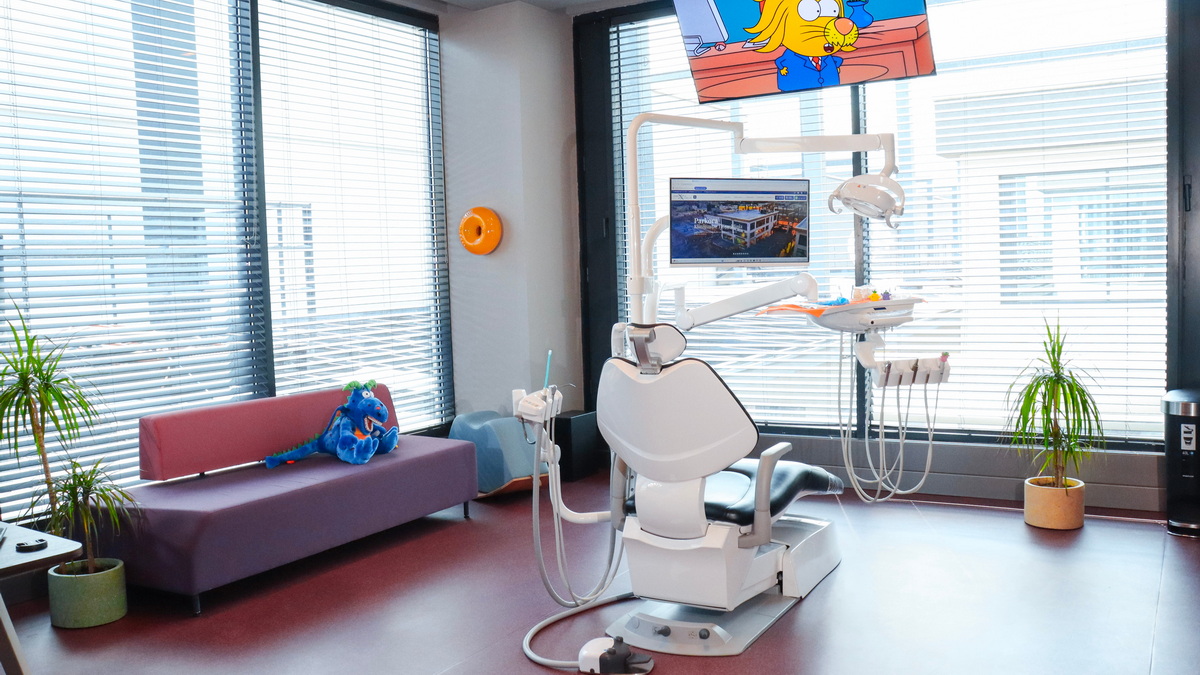 Who Performs Dental Treatments Under General Anesthesia for Children?